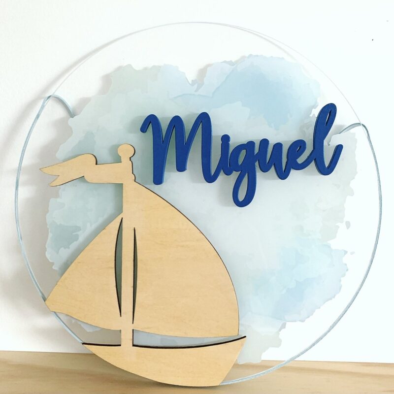Porta Maternidade de Acrílico com Madeira Barco