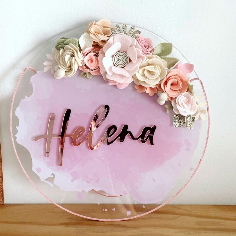 Porta Maternidade de Acrílico Flores Lilás