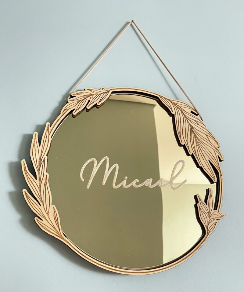 Porta Maternidade de Acrílico Espelhado Dourado