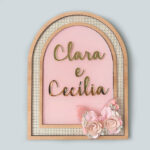 Porta Maternidade de Palha com Acrilico e Madeira Borboleta