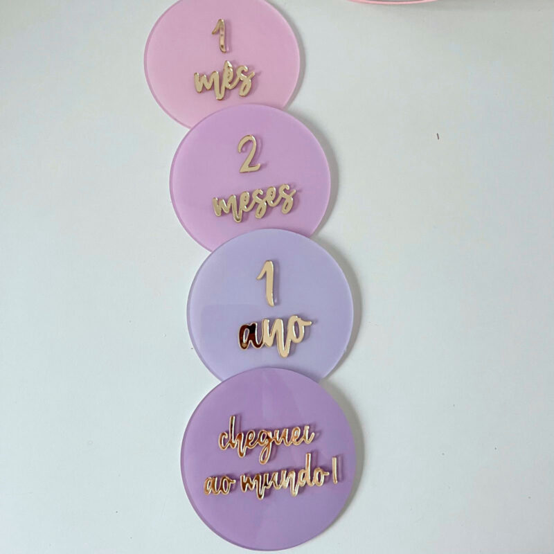 Placa Acompanhamento Mensal Acrílico - Kit Mesversário Colorido 4 Plaquinhas Lilás