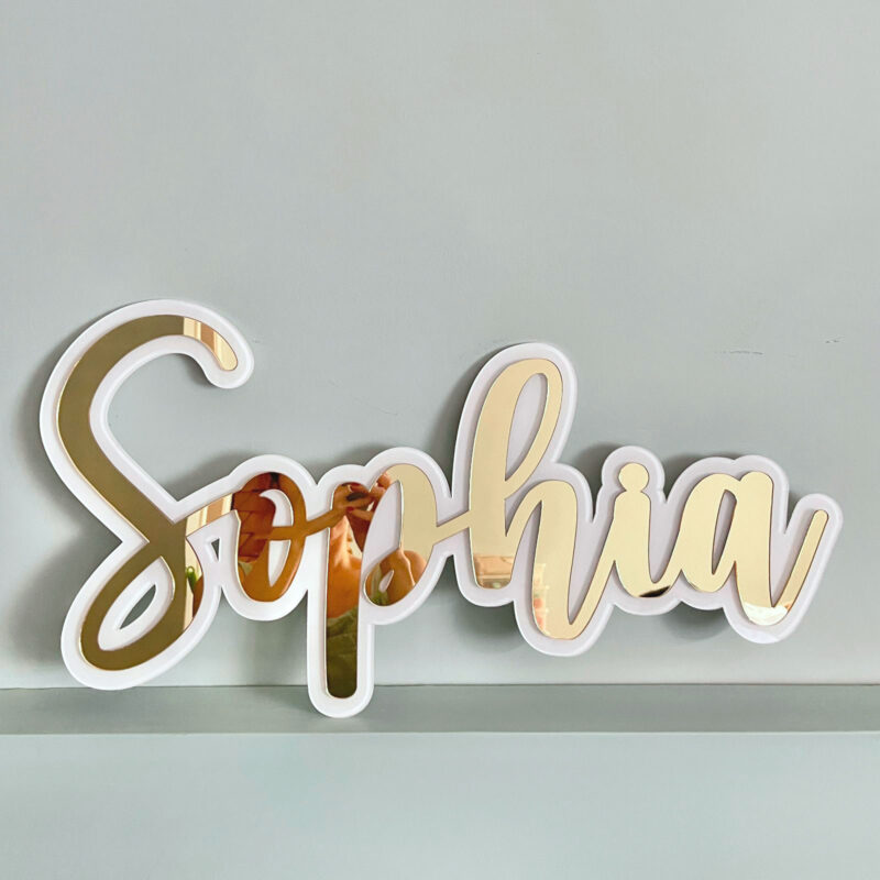 Nome Acrílico Duplo Branco e Dourado