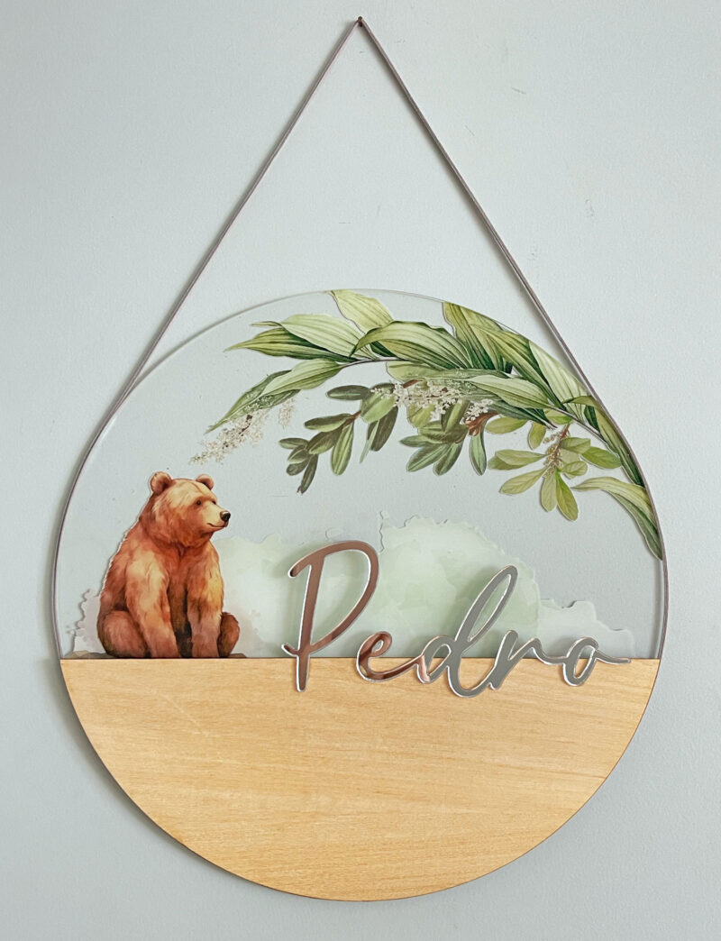 Porta Maternidade de Acrílico com Madeira Urso Floresta