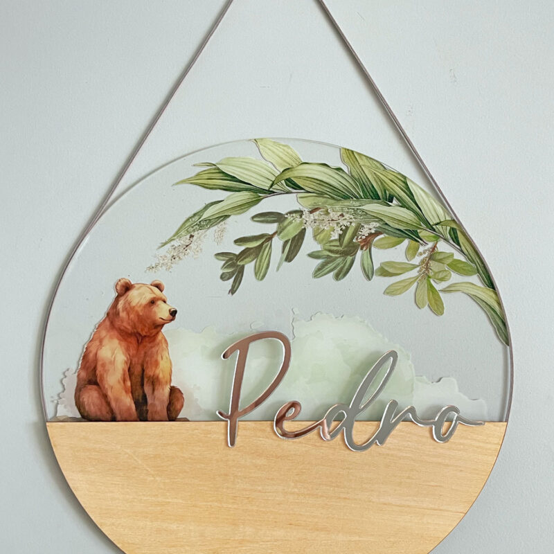 Porta Maternidade de Acrílico com Madeira Urso Floresta