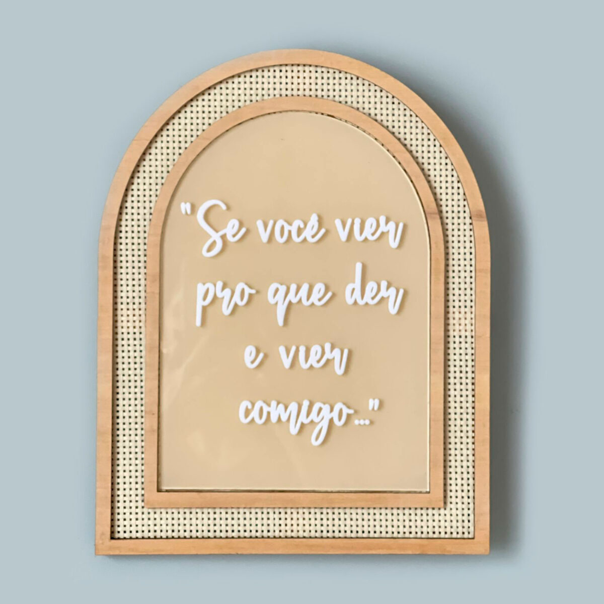 Porta Maternidade de Palha com Madeira Frase