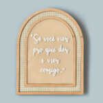 Porta Maternidade de Palha com Madeira Frase