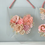 Flâmula Acrílico Coração Floral