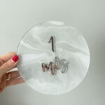 Placa Acompanhamento Mensal Acrílico - Kit Mesversário Marmorizado Cinza