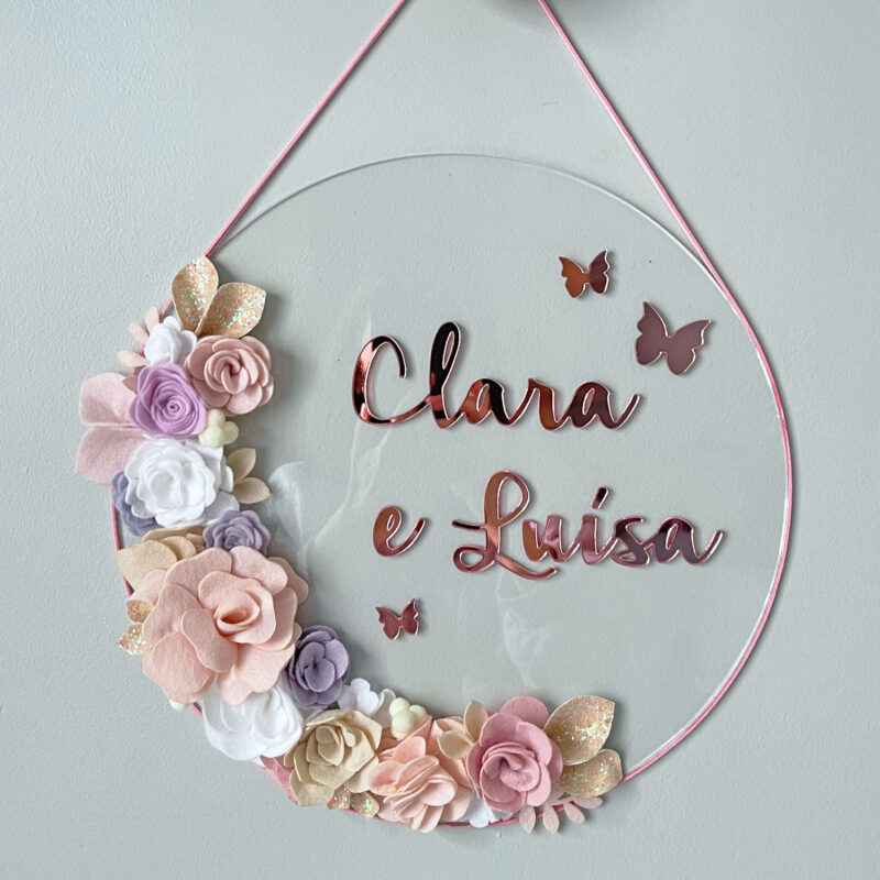 Porta Maternidade de Acrílico Flores Transparente Lilás e Branco