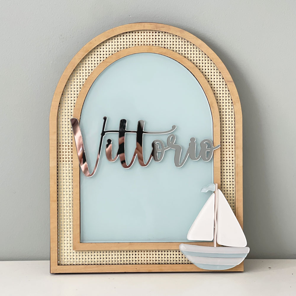 Porta Maternidade de Palha com Acrilico e Madeira Barco