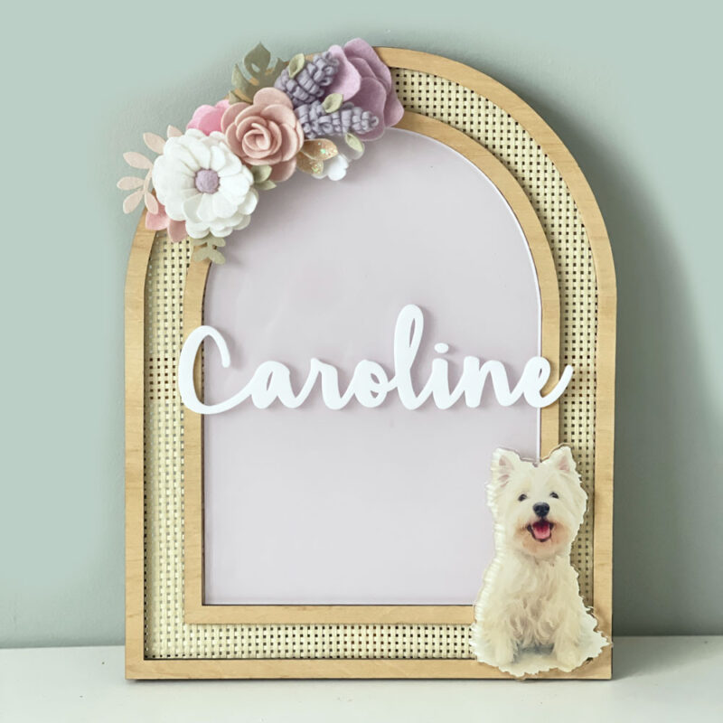 Porta Maternidade de Palha com Acrilico e Madeira Cachorro