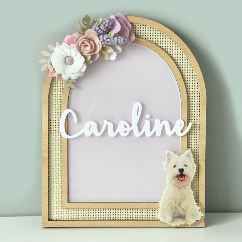 Porta Maternidade de Palha com Acrilico e Madeira Cachorro