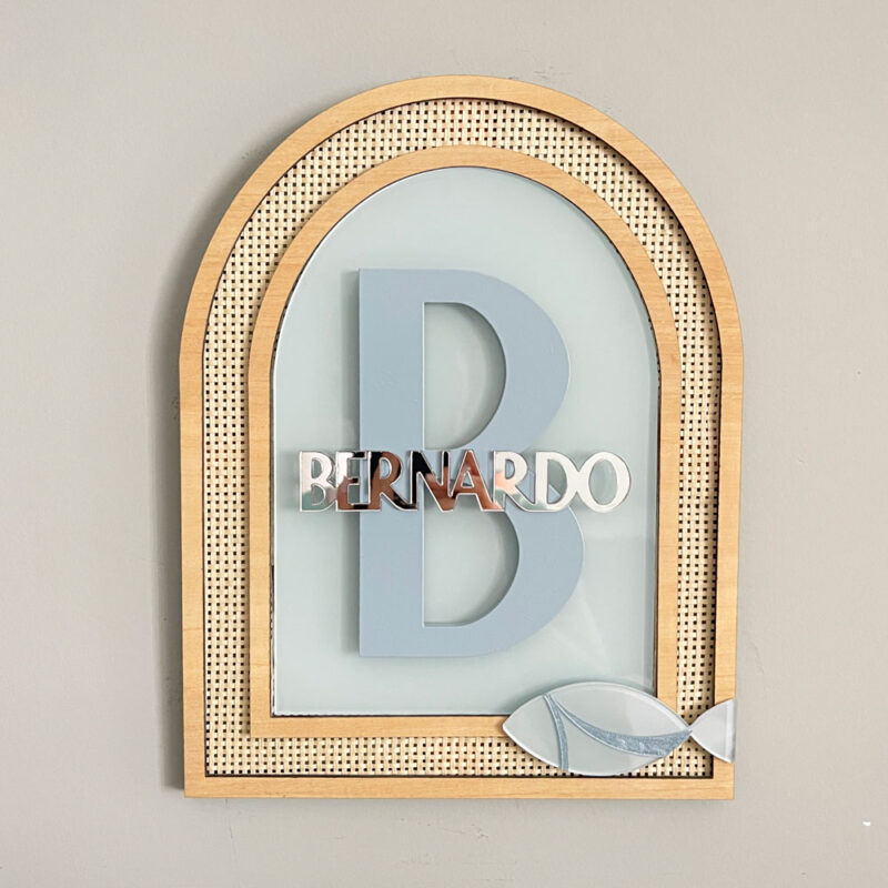 Porta Maternidade de Palha com Acrilico e Madeira Peixe