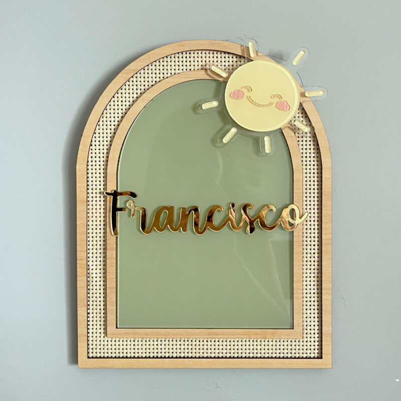 Porta Maternidade de Palha com Acrílico e Madeira Sol